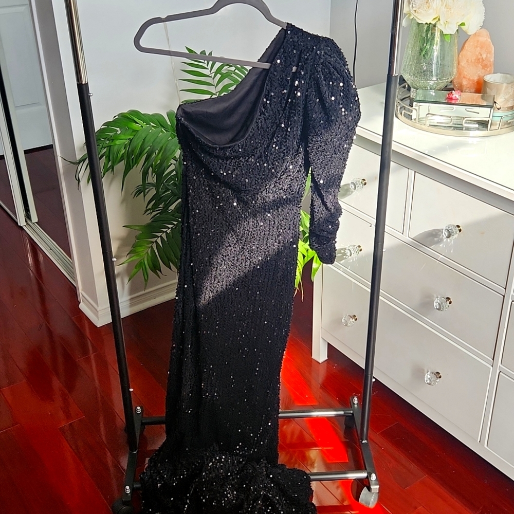 Sequin one sleeve gown from Shein size Medium